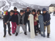 こちらもイベント事です！冬といえば、鍋かスノボーですよね！皆でスノボー旅行に行きました！その一部です！夜は当然飲み会で盛り上がるわけですが、そこでは他にも楽しみがあります。入社してからのお楽しみです！客観的に見ると、仲の良いインカレサークル仲間皆で、仕事を一緒にやっていて、将来のことをしっかりと考えた上で、ビジネス力を学んでいる組織です。学生が主体的に組織を作っている点も、まさにです。そこに営業のプロが講師となって育成を無料でやってくれるような、そんなイメージの会社です！