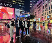 海外展開を見据え、インド出張へ行きました。グルガオン（デリーの近くの都市）にてクライアントと会食した際の写真です