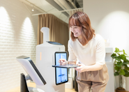 クライアントの現場課題を解決すべく、業務内容に合わせたロボット開発やカスタマイズをご提案しています。