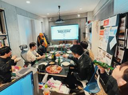 月に1回スピーカーが持ち寄った一つのテーマについて飲食しながら語り合う“Right Night” AI、麻雀、コンテンツ全史、B Corpなど毎度様々なジャンルの濃い学びがある。