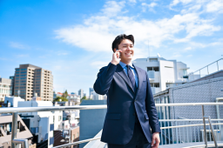 27卒募集｜徹底した営業育成が強み。凡才でも、環境で変われる！