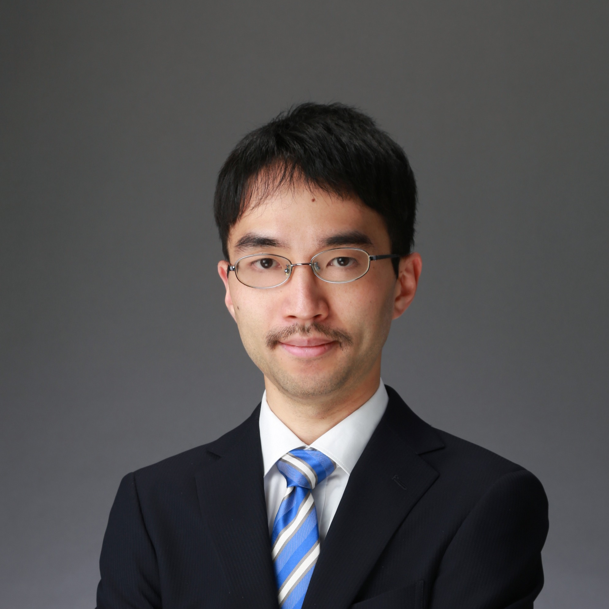 安達 亮輔