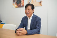 代表　小山栄一