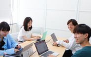 男性と女性の比率は4：6。いつも賑やかです！