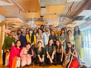 世界15カ国から集まったメンバーが勤務しています。