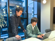 オフィスは広々としており、6:00-22:00までフレキシブルに働くことができます。