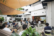入居テナントさんと協働で、新高砂マンションの中庭を利用し勉強会を開催。（福岡市中央区）