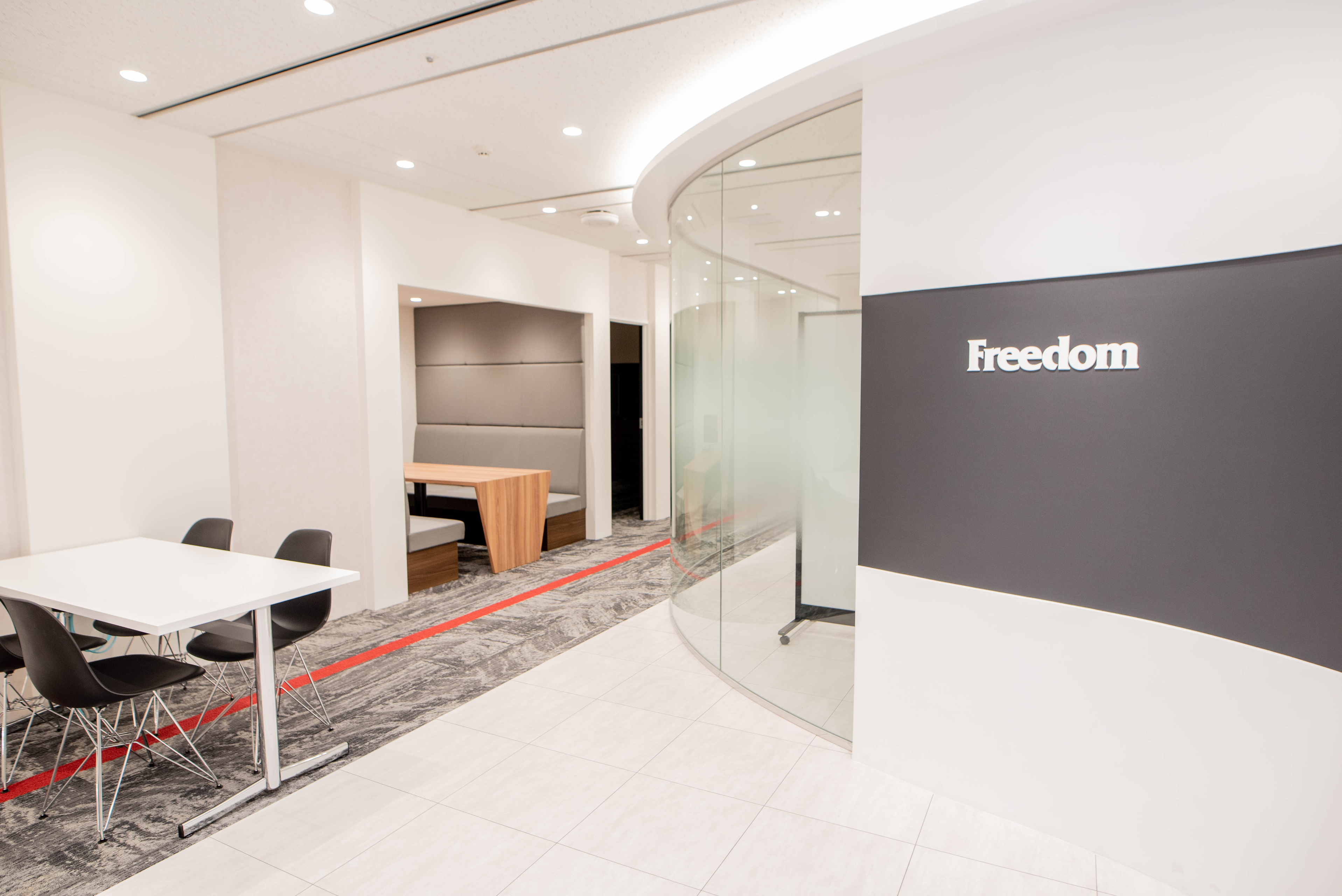 株式会社フリーダム（本店）へのアクセスと入館方法