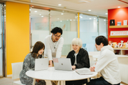 出身や経験はバラバラで、いろんな人が活躍しています
