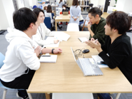 社員同士学び合う勉強会や部活が月3～4回程度開催されていて、帰社したり、都合がよい場所で集まったりしています。