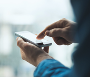 テクノロジーが実現する新しい医療のパイオニアとして「治療アプリ」の開発を行い「病院でアプリが処方される」ことの実現を目指します