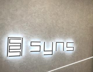 エントランスの壁面写真