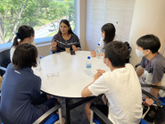 アメリカ、オーストラリア、シンガポールなど海外6拠点に自社法人を構えています。現地にしかない、最先端の教育コンセプトや情報をいち早くキャッチし、日本の教育現場や生徒の特性に合わせて「ローカライズ」。これは、私たちが選ばれる理由の1つです。