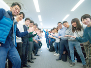 目標に向かって一致団結して、それぞれの強みを生かしながら互いをサポートするチームです。