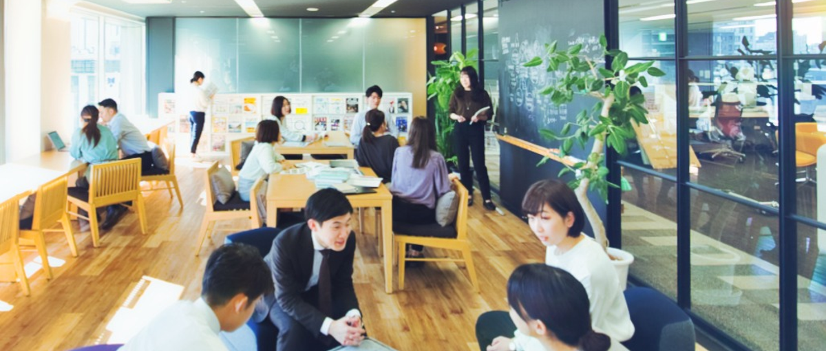 企画や取材を通して企業の魅力を伝えるコンサルライター職