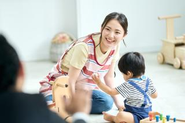 保育のプロが育児をお手伝いすることで、お子様も家族も笑顔で時間を過ごすことができます。