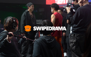 「SWIPEDRAMA（スワイプドラマ）」は、縦型に特化したショートドラマアプリです。最初の数話は無料で視聴でき、有料エピソードは広告をみて無料視聴もしくは、課金することですぐに視聴可能となります。アプリ運営とSWIPEDRAMAオリジナル作品の制作を行っています。