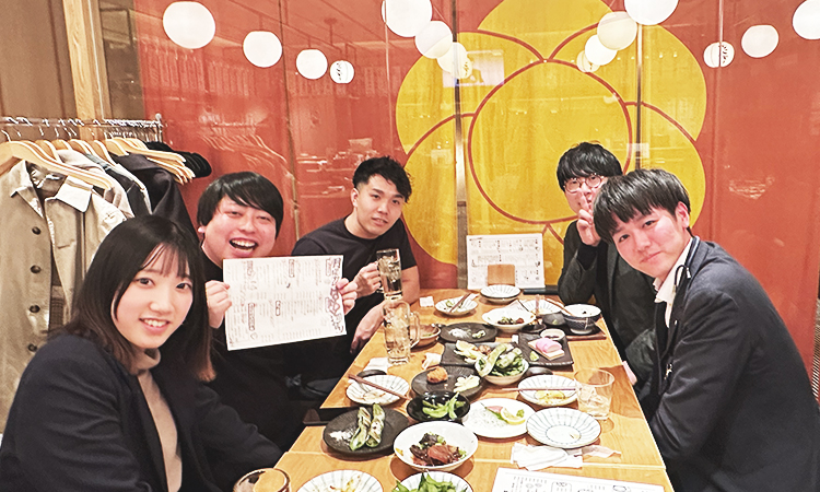 成長と共感の座談会！部署を超えた若手社員の交流と学び