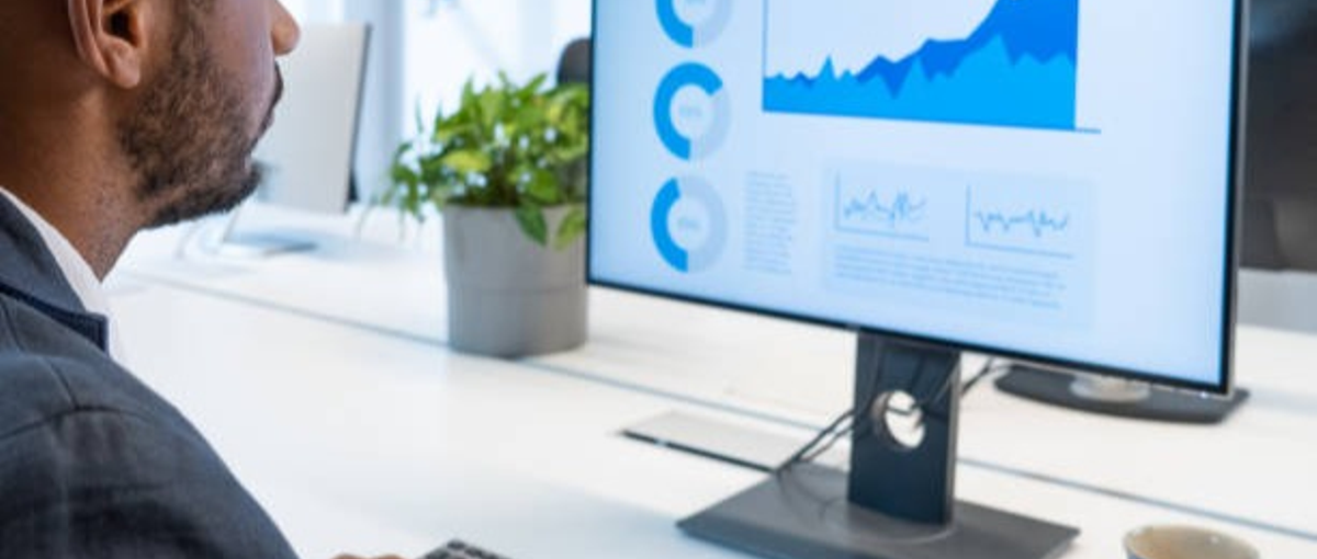 アナリスト｜YouTubeのデータ分析と改善提案｜マーケ企業の要