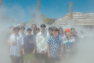 普通の集合写真です。