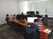 社内コンペを開催しました。皆さん真剣です。