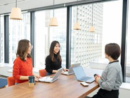 本当に良いサービスを提供してくために、部署を超えて協力しあって仕事を進めます。