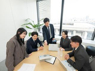 お客様の課題をどう解決するか、チームでとことん考えます。