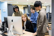 社内での打ち合わせ、コミュニケーションも大切です。