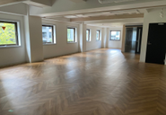 引っ越したてのオフィス