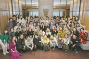 26年4月現在、社員数は180名を超え、多様な仲間が集まっています。SHEのビジョンの実現に向けて共に挑戦してくださる仲間を探しています！！