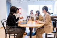 20代スタッフが多数。若手の意見も風通しよく経営に組みこまれるのがプライムコンセプトです！
