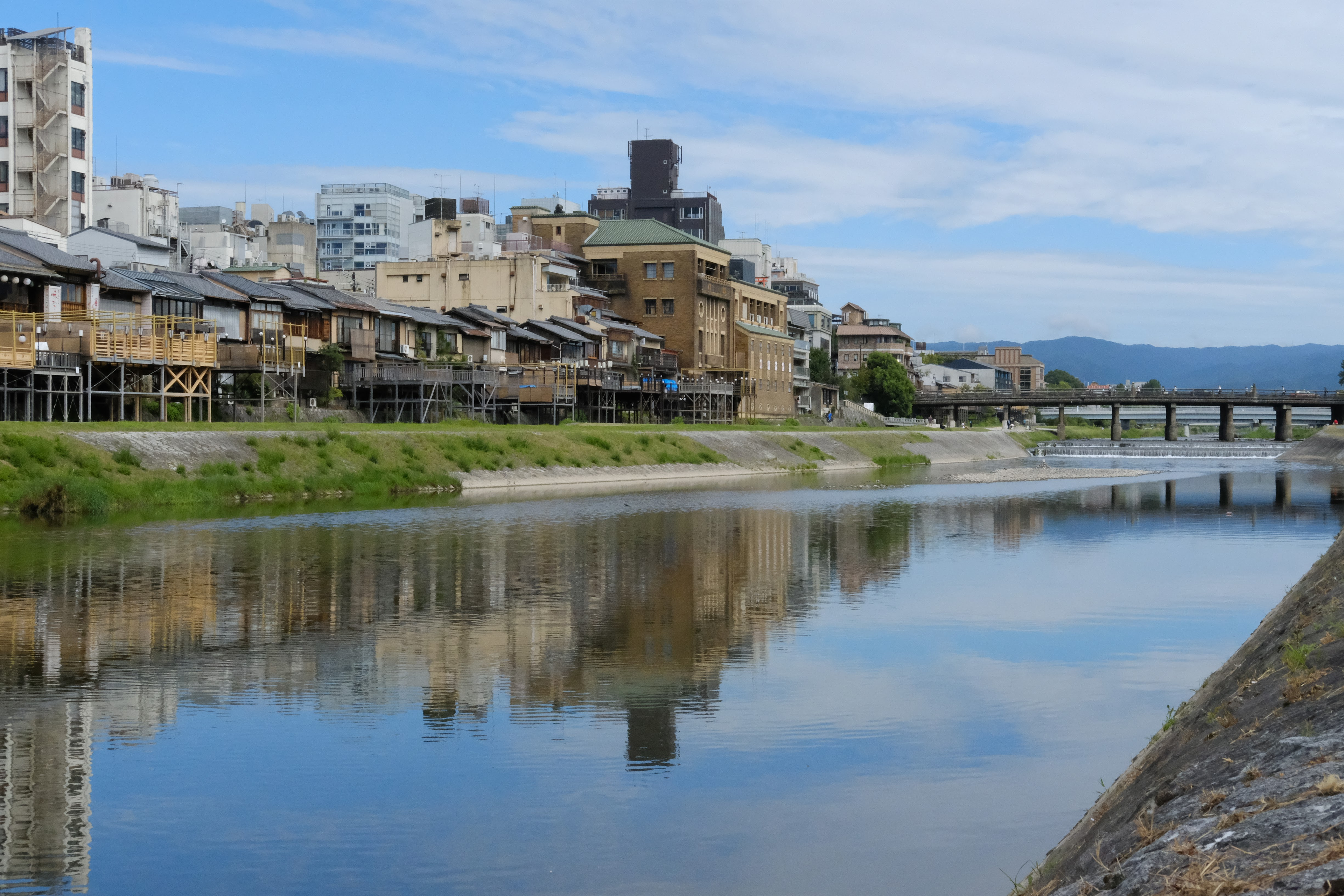 福岡の会社に名古屋からリモートで働きながら毎週あちこち新幹線で移動する生活