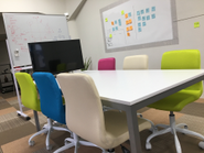 おしゃれな会議デスク