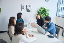 フロントエンジニアデビューしませんか？基礎から学べる会社です！！