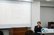 研修で、新年度の事業について説明する代表・桃井。めちゃくちゃ真剣です！！