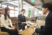 部署内外問わず、フラットに意見を出し合う風土が根付いた組織です