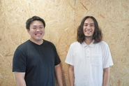 代表井上（左）と共同創業者の土屋（右）。役職や年齢に関係なく、お互いの意見を交わしやすフラットな社風が魅力です。