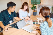 お客様へホスピタリティ溢れる接客を行う