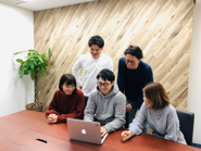 定期的な勉強会や、エンジニアのための技術情報サイト『Qiita』にて実際の案件で培った技術を配信しています！