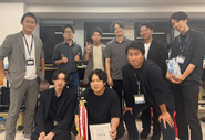 当社では、毎月、営業成績トップの社員にMVP賞を授与しています。受賞者はもちろん、チーム全体で喜びを分かち合い、さらなるモチベーション向上へと繋げています。頑張りもしっかり評価し、称え合う、そんな社風です。