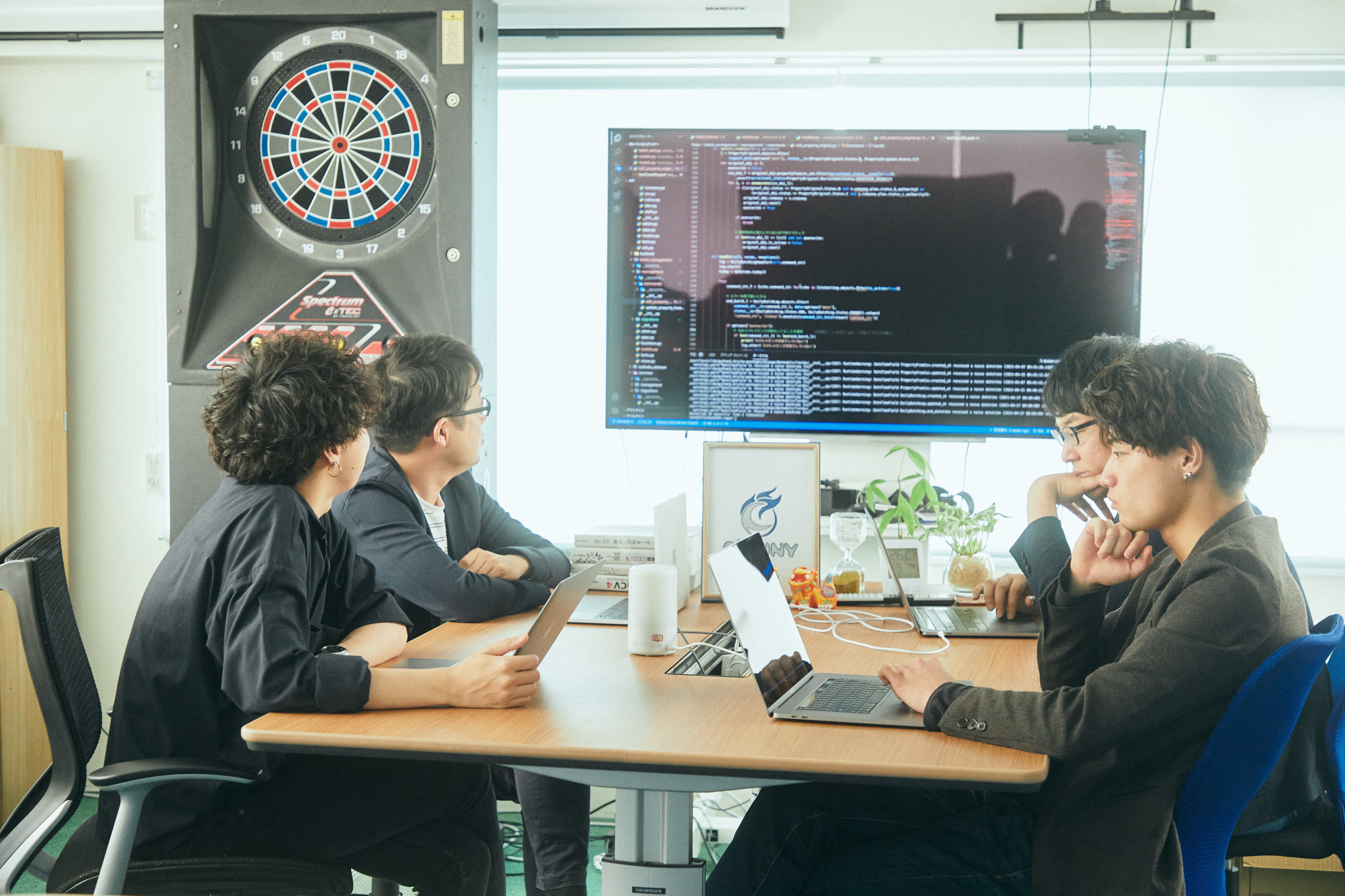 「忙しそうだな、後で聞こう」「Slackで質問してもなかなか返信こない」←弊社ではこのような心配はありません。