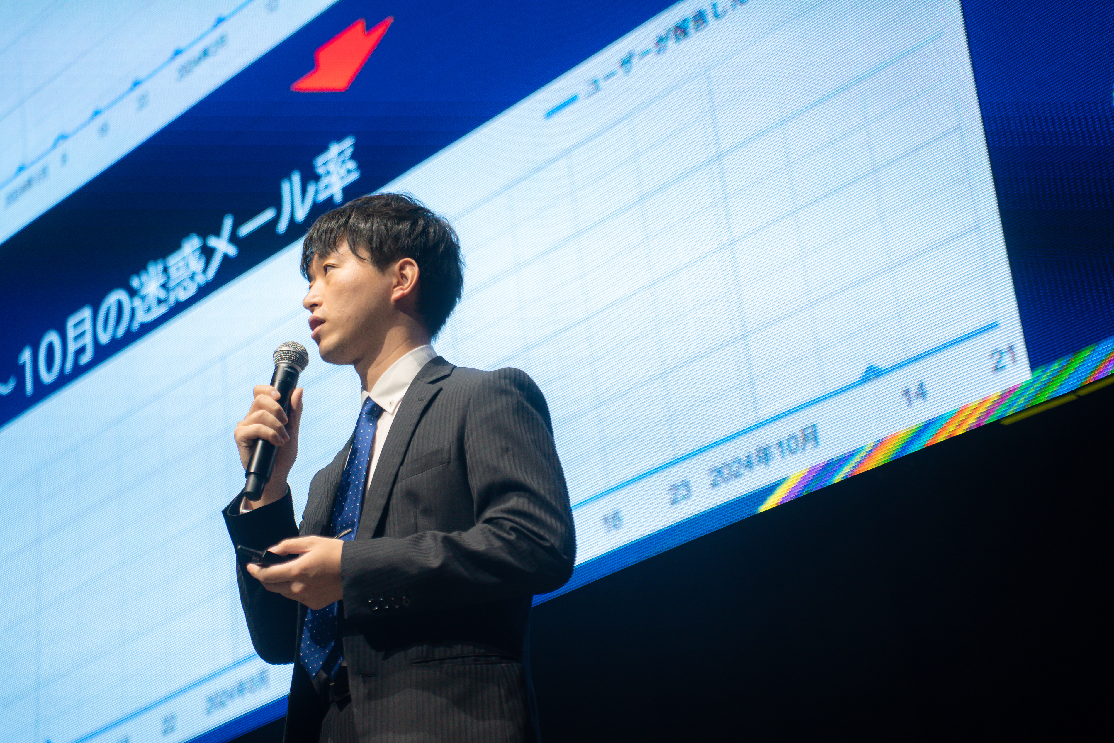 新卒で営業配属から、開発サイドへ。過去から築かれてきた道を歩み「世界を変えるサービス」を目指す