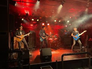 社員と社長の社内バンド結成！