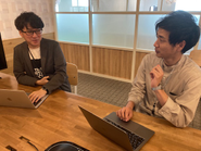 社内ミーティング風景より