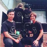 私たちは撮影の日には必ず、真面目Tシャツ、真面目パーカーを着用します。そこには、常に株式会社真面目の責任を背負っていることを意識するためという理由があります。どんな時にも気を抜かず、歩く広告であり、私たちがone teamであることを示しています。