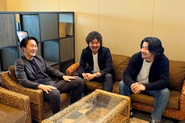 ソファ席はメンバー同士の距離を縮める大切なスペース。仕事の相談はもちろん、趣味やプライベートの話で盛り上がることも。