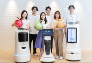 多様なメンバーが活躍するグローバルチームです。コミュニケーションを大事にしています。