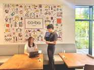 オフィス恵比寿と代官山の間にあり、コワーキングスペースも併用されているので、作業や打ち合わせはフリーアドレスで好きな場所を選んで仕事ができます。他に入居しているスタートアップの方々との交流やイベントが開かれてることも！