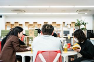 行き詰まった時はみんなでブレストをおこないます。