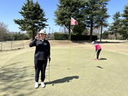 ゴルフ部の活動です！笑顔でピースしてますね^^　他にもフットサル部もあります！